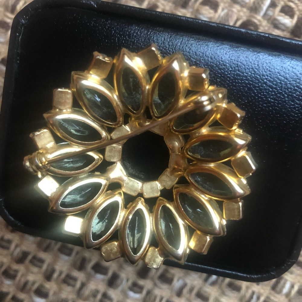 Vintage Gold Tone Rhinestone Brooch - Picture 8 of 9